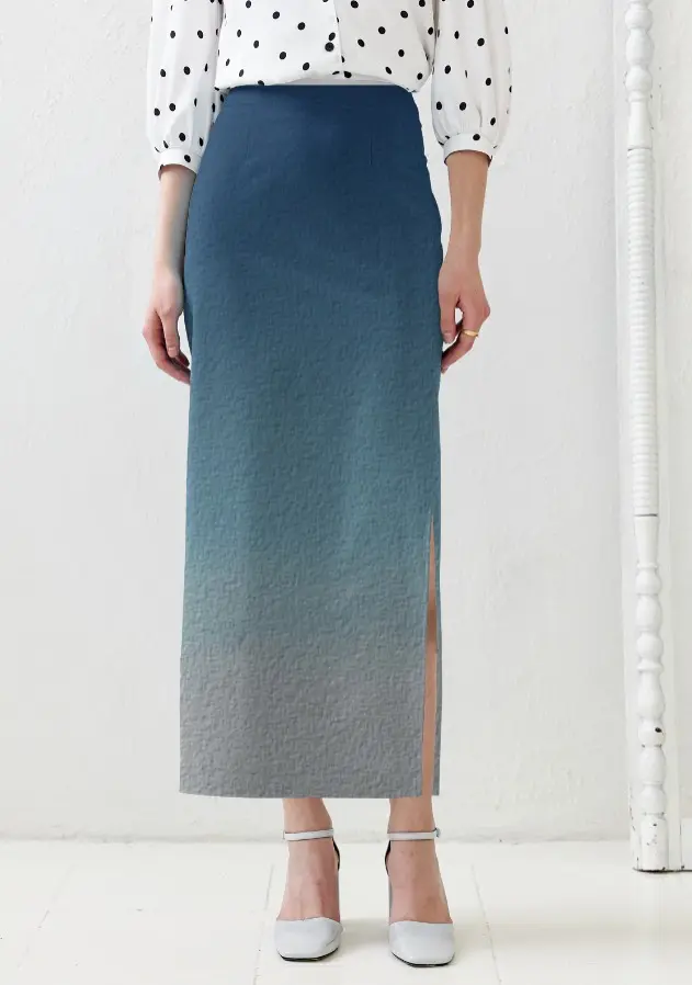 THE HORIZON OMBRÉ COLUMN SKIRT (XS)